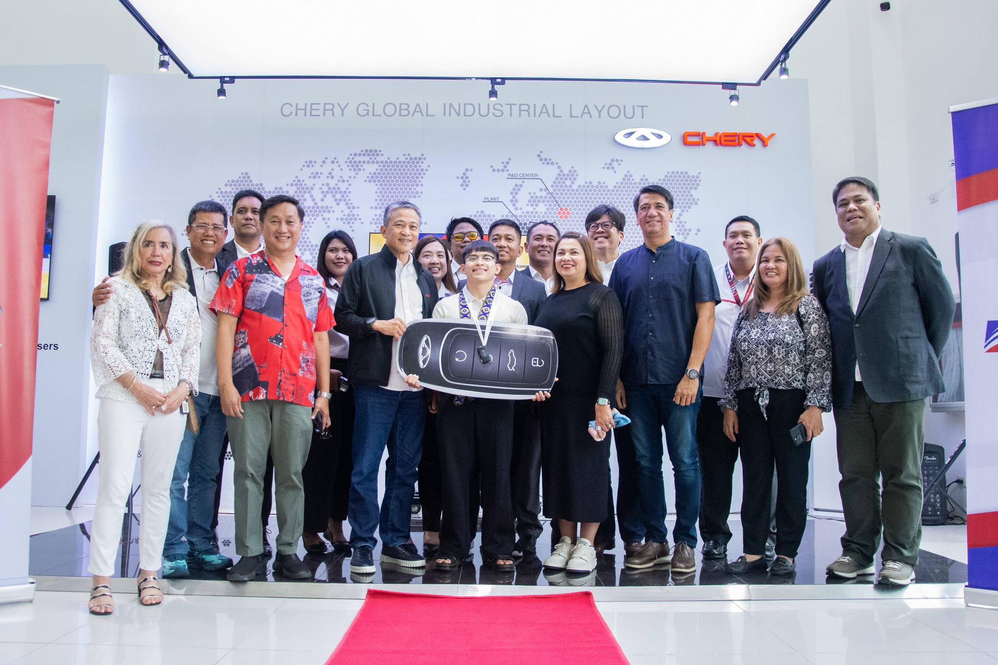 Carlos Yulo with Tiggo 7 Pro